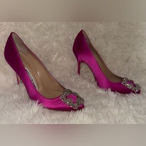 NEW MANOLO BLAHNIK Hangisi 90 crystal-embellished satin Purple pumps sz 35.5